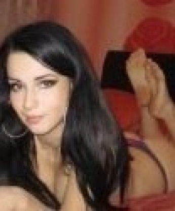 У меня длинные ножки, нежная кожа и огненные глаза, которые давно мечтают о тебе. Мои услуги включают классический секс, оральные ласки и многое другое. Со мной ты узнаешь, что такое истинное наслаждение. Я могу исполнить все твои заветные желания, заставляя тебя погружаться в мир страсти и похоти. Мои клиенты всегда возвращаются ко мне снова и снова, они говорят, что я великолепна на фото и еще лучше в реальности. Позвони мне и осуществи свои самые сокровенные фантазии. Жду тебя, чтобы свести капли пота наших страстных тел в одно горячее море удовольствия. 💋🔥😈 14024, 22 года